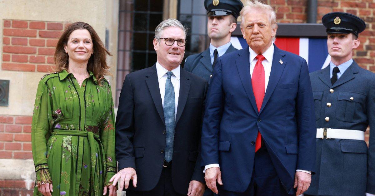 Photo of Donald Trump had obvious makeup on his bruised hand while meeting with British Prime Minister Keir Starmer.