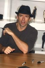 2009__09__hugh 150×225.jpg