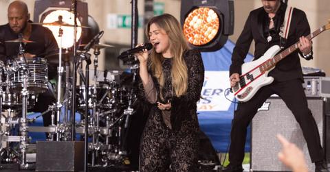 Photo of Kelly Clarkson