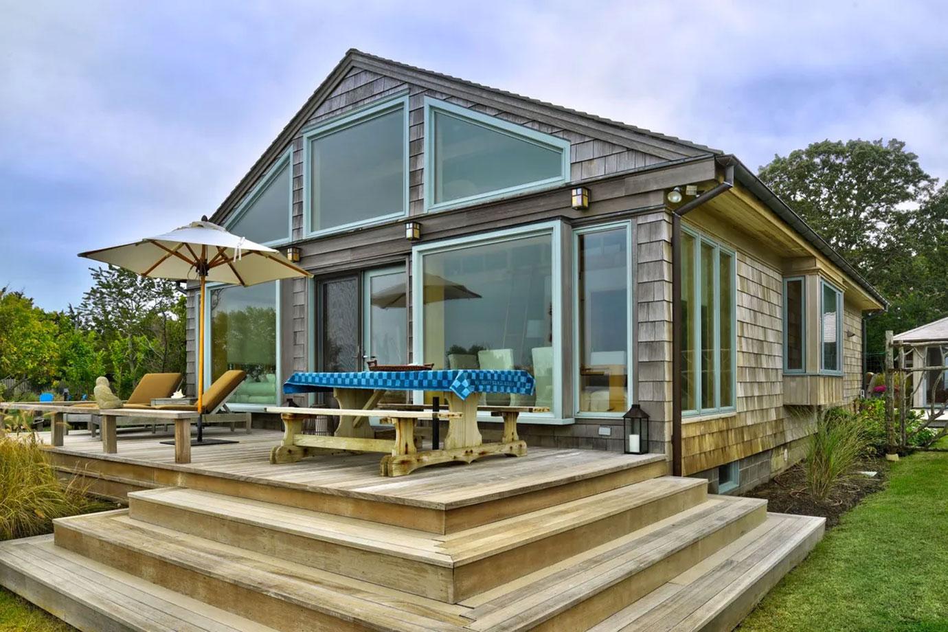Sex And The City's Kim Cattrall Lists Hamptons Cottage