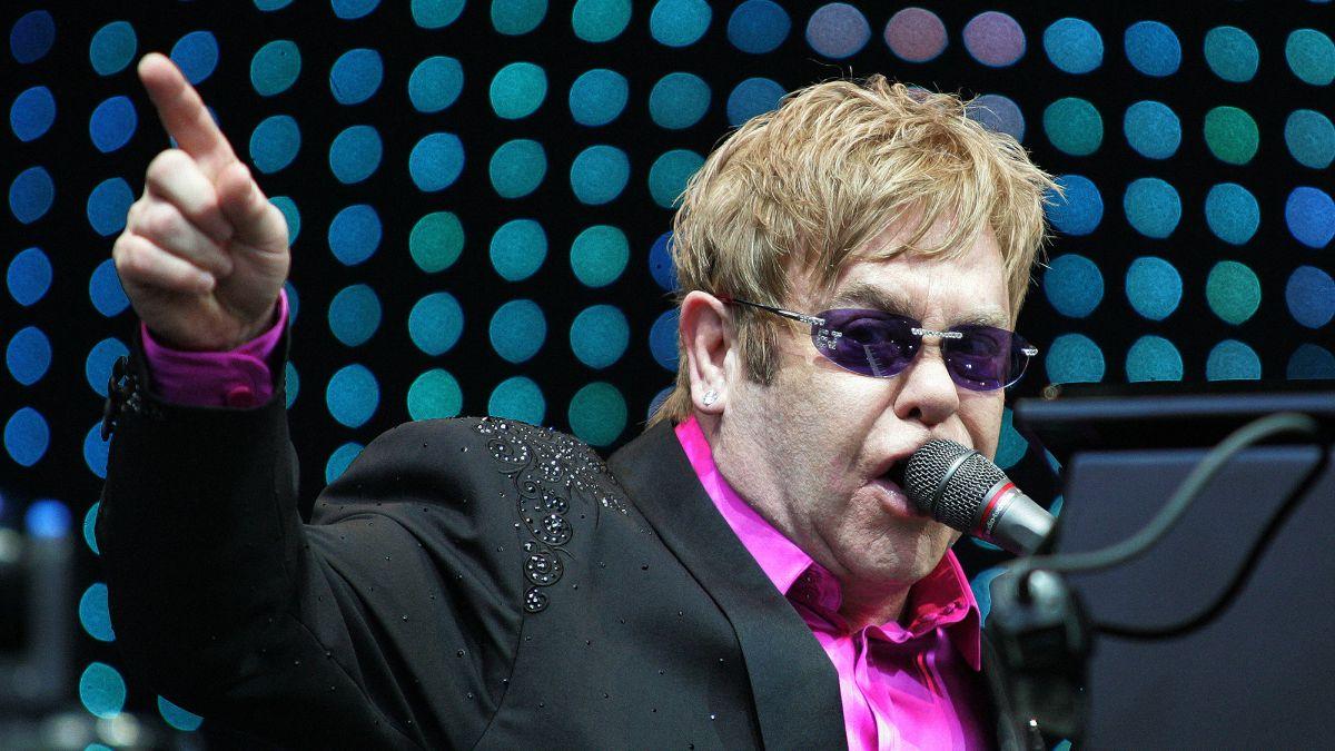 Image of Timbaland collaborated with Elton John for their song '2 Man Show' in 2007.