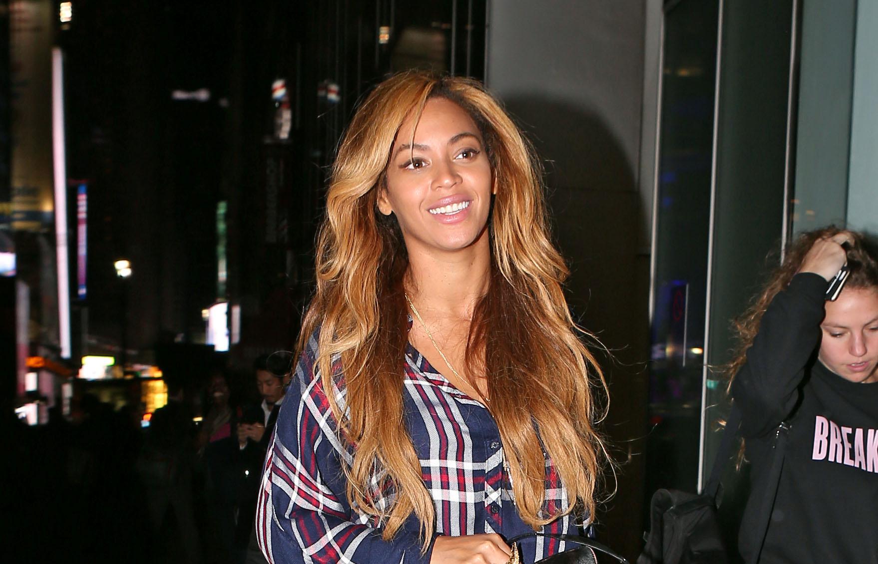Watch Beyonce Out And About In New York City!