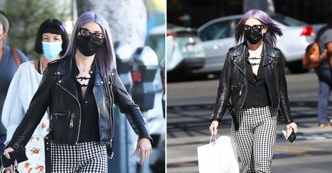 kelly osbourne is seen giving a homeless man some cash while she is out shopping