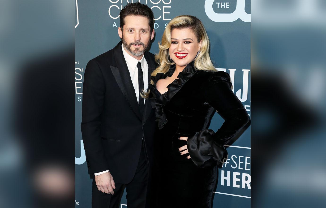 kelly clarkson requests judge restores famous last name brandon blackstock divorce continues ok