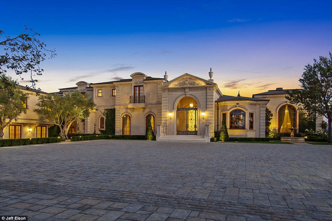 dark knight producer compound on sale 85 million pics 02