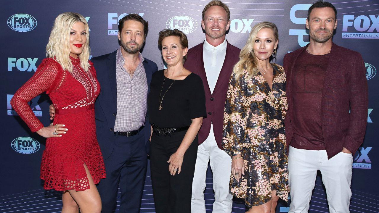 Image of the original cast of 'Beverly Hills 90210'
