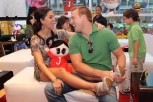 2010__10__Melissa resting her feet with husband at Tye at the Juno Company launch of Juno Jr. at FAO Schwarz 300×200.jpg