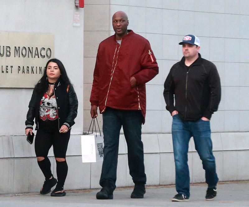 lamar odom steps out post rehab 04