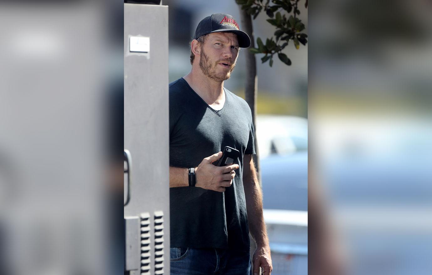 EXCLUSIVE: Chris Pratt snags a frozen yogurt and then heads to the drugstore.