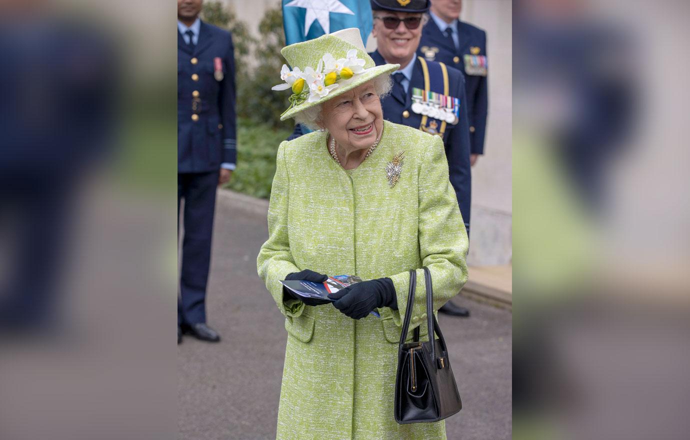 queen elizabeth visits royal australian air force memorial