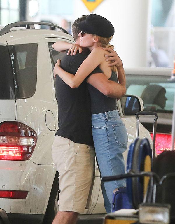 diane kruger joshua jackson breakup airport hugging photos