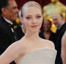 2010__03__okmagazine_amanda seyfried 225×219.jpg
