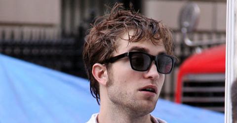 2009__07__full_robert_pattinson_06_wenn2494263.jpg