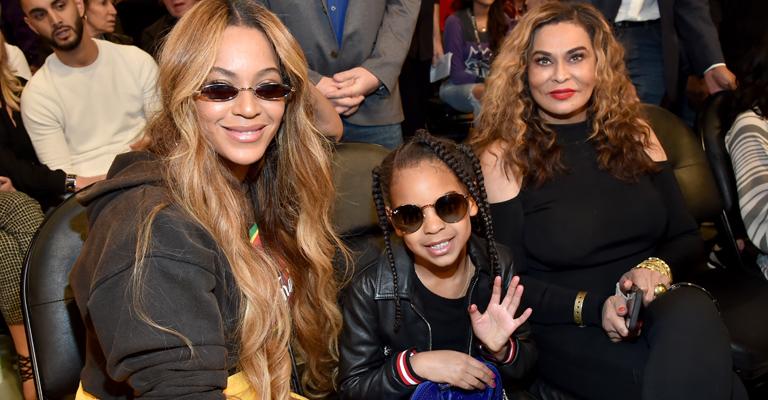 Beyoncev Blue Ivy Take Selfies During All Star Weekend