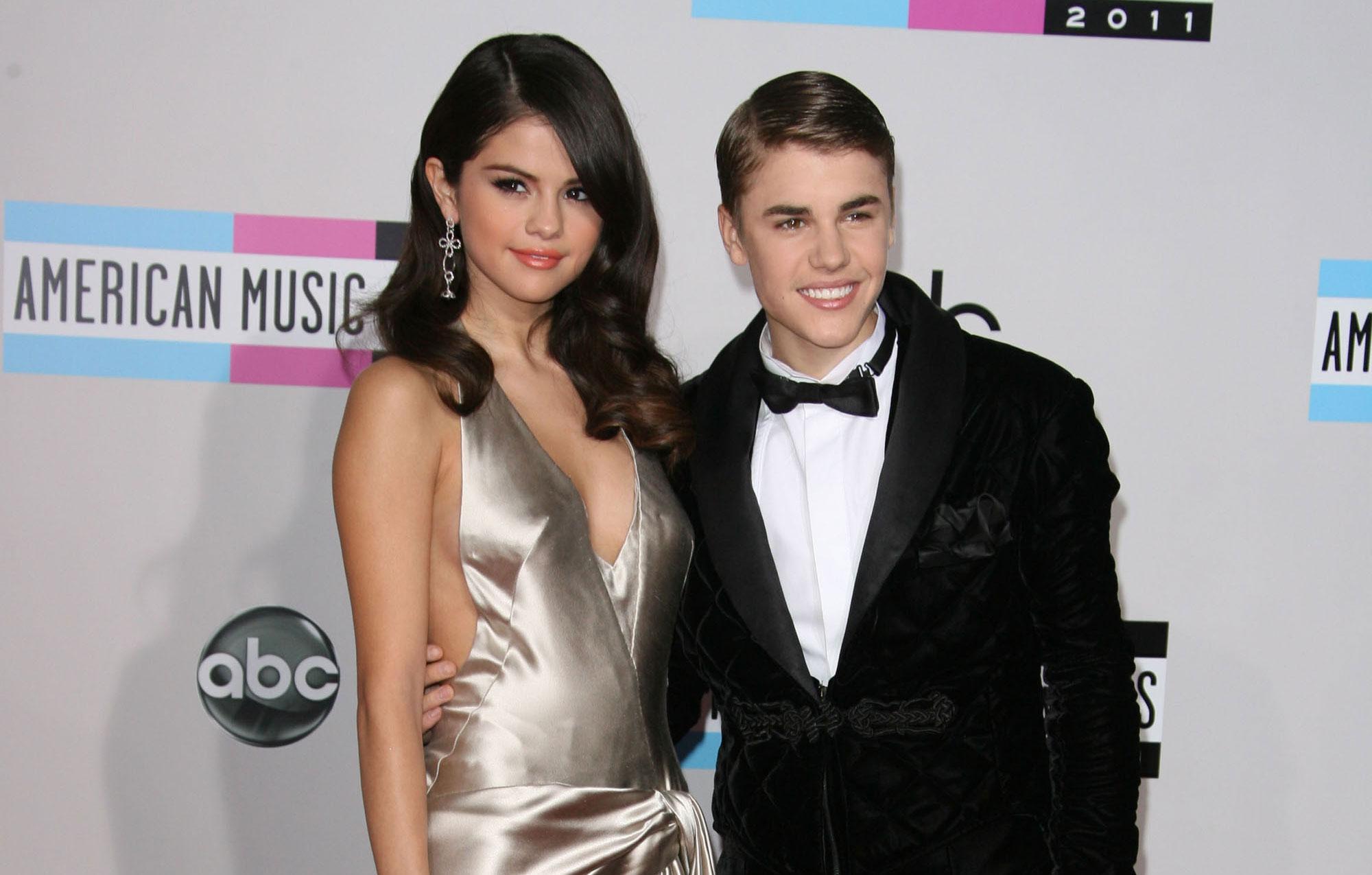 selena gomez quit social media sick compared justin bieber girlfriends