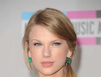 Taylor_swift_nov21.jpg