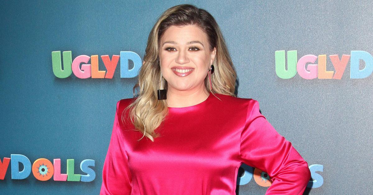 kelly clarkson files change name