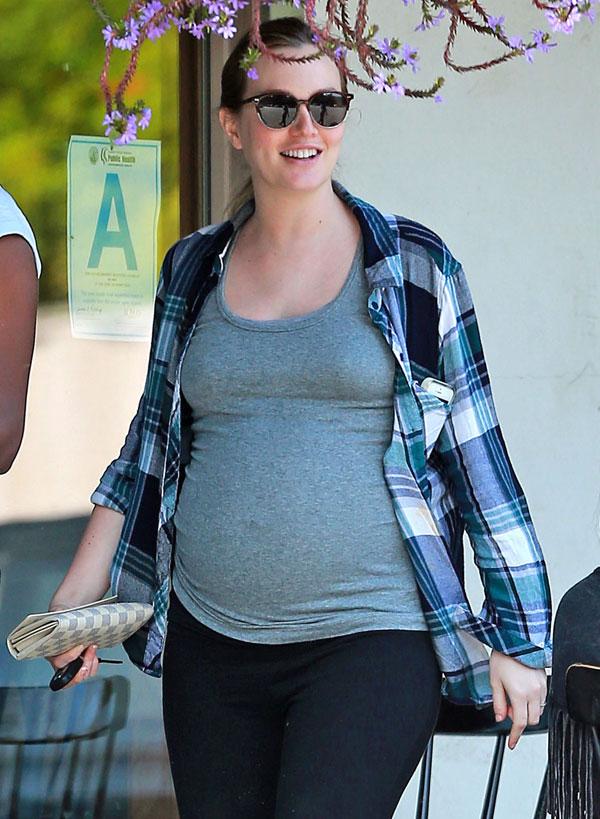 Leighton meester first look pregnant photos 04