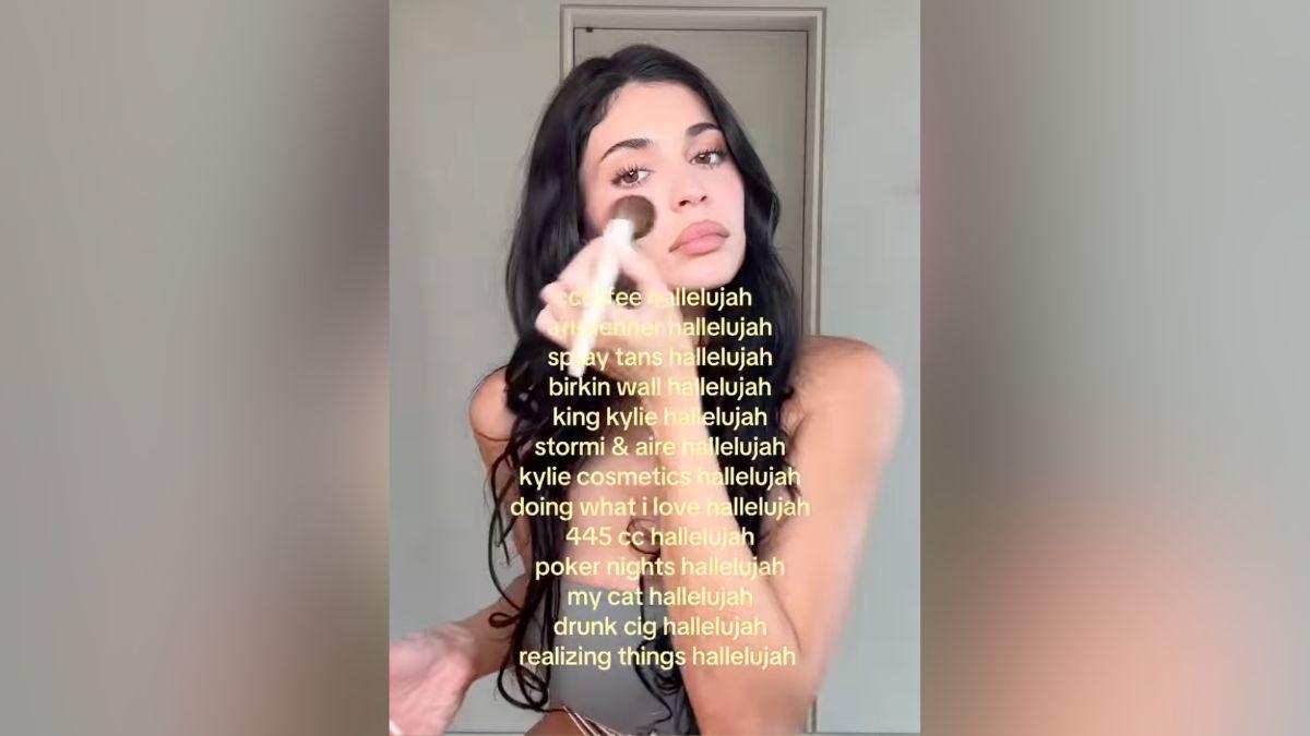 Image of Kylie Jenner said 'hallelujah' for her '445 cc' b----- implants.