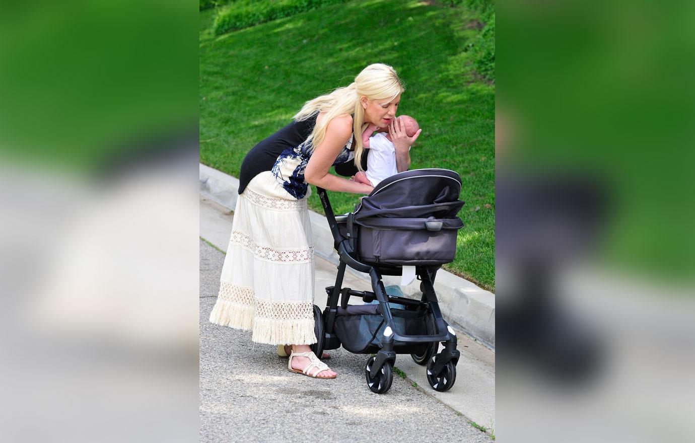 Tori spelling baby walk 7