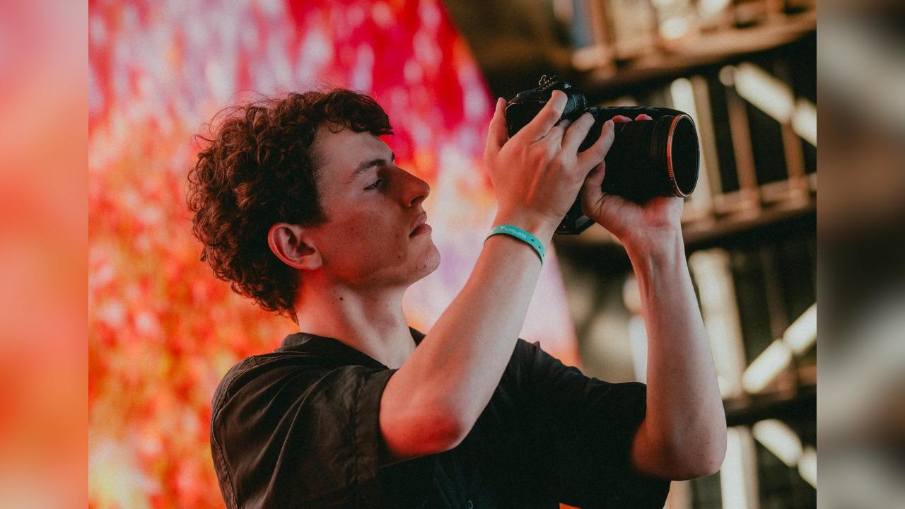 behind the spotlight how tijn den hollander is helping shape the way todays biggest artists are seen