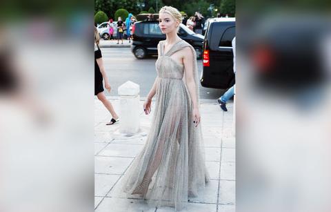 anya taylor joy suki waterhouse dior fashion show greece
