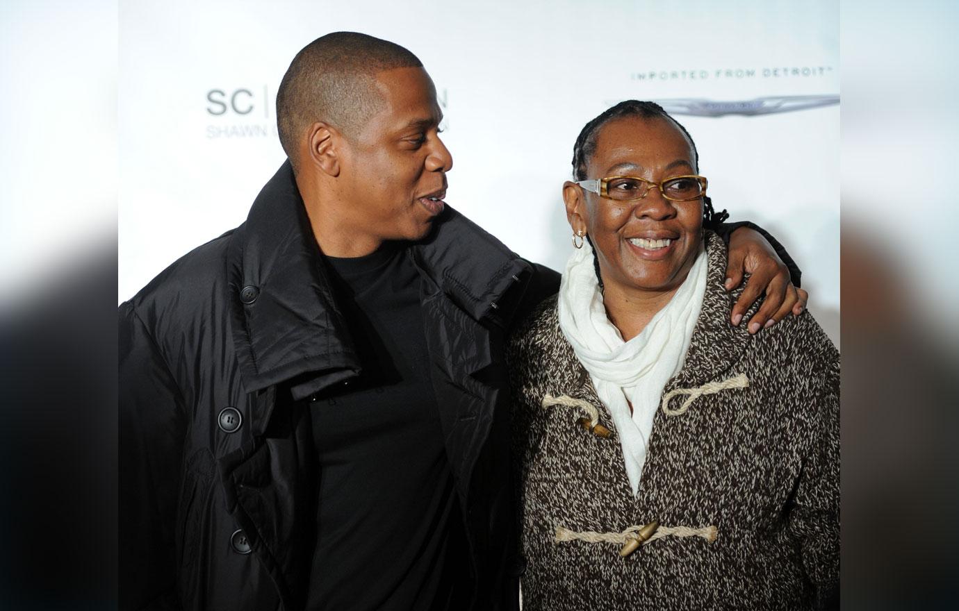 Jay Z New Album Mom Lesbian Smile 06