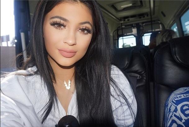 Kylie jenner lips fake 01