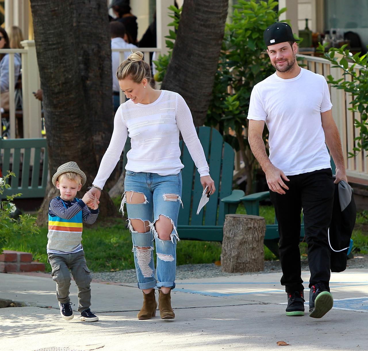 INF &#8211; Hilary Duff and Family at the Park