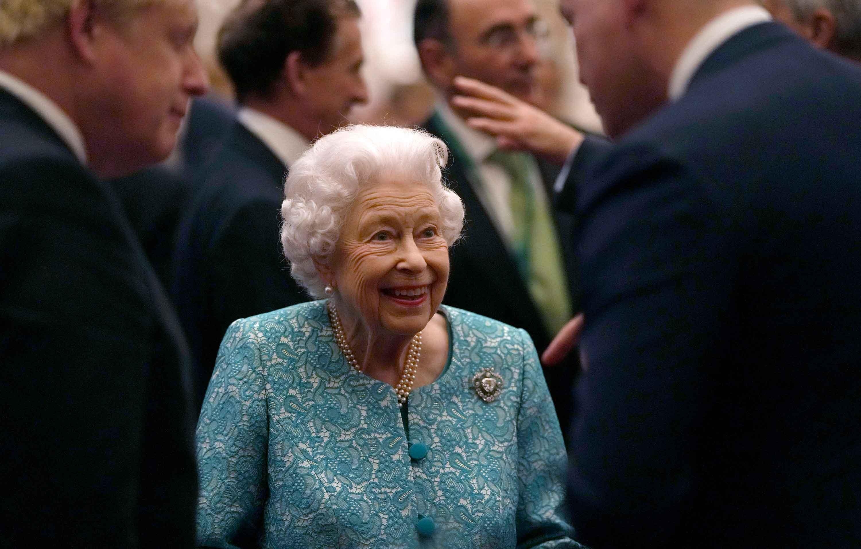 palace warning queen elizabeth ii is in grave condition with health update