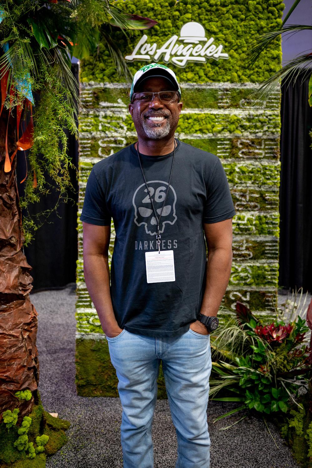 darius rucker at discoverla sblvi booth