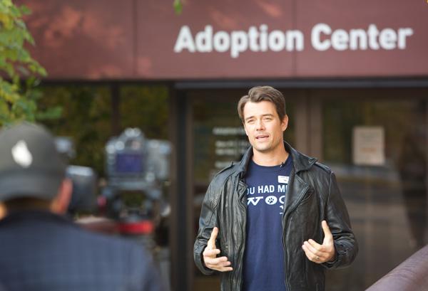 Josh-Duhamel-Rescue-Waggin