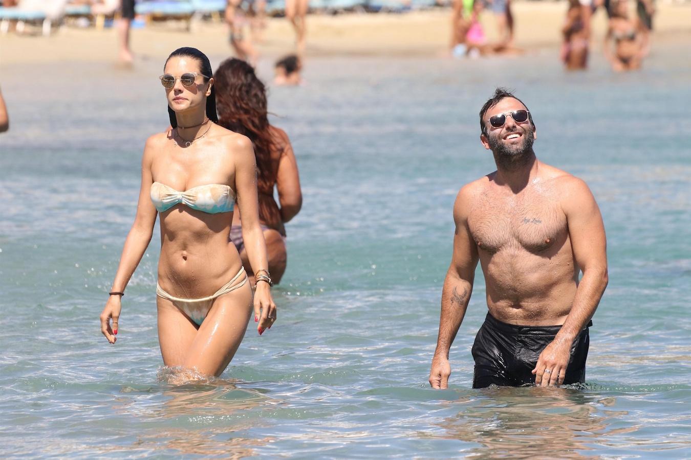 *EXCLUSIVE* Alessandra Ambrosio and Jamie Mazur enjoy a day at the beach with friends