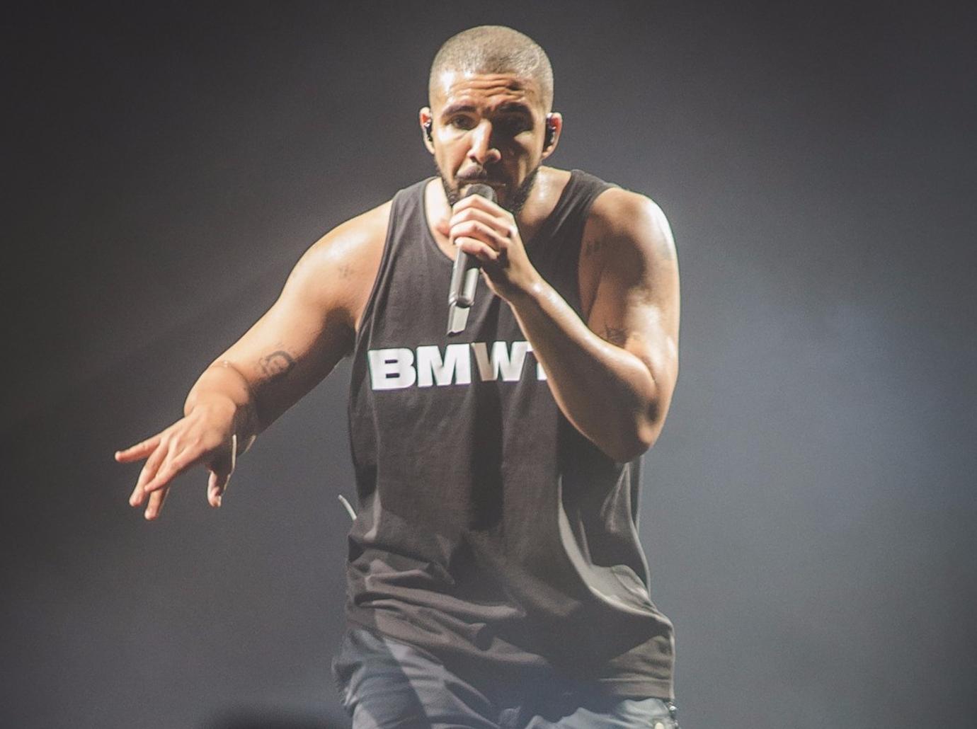 drake performing gallery pic