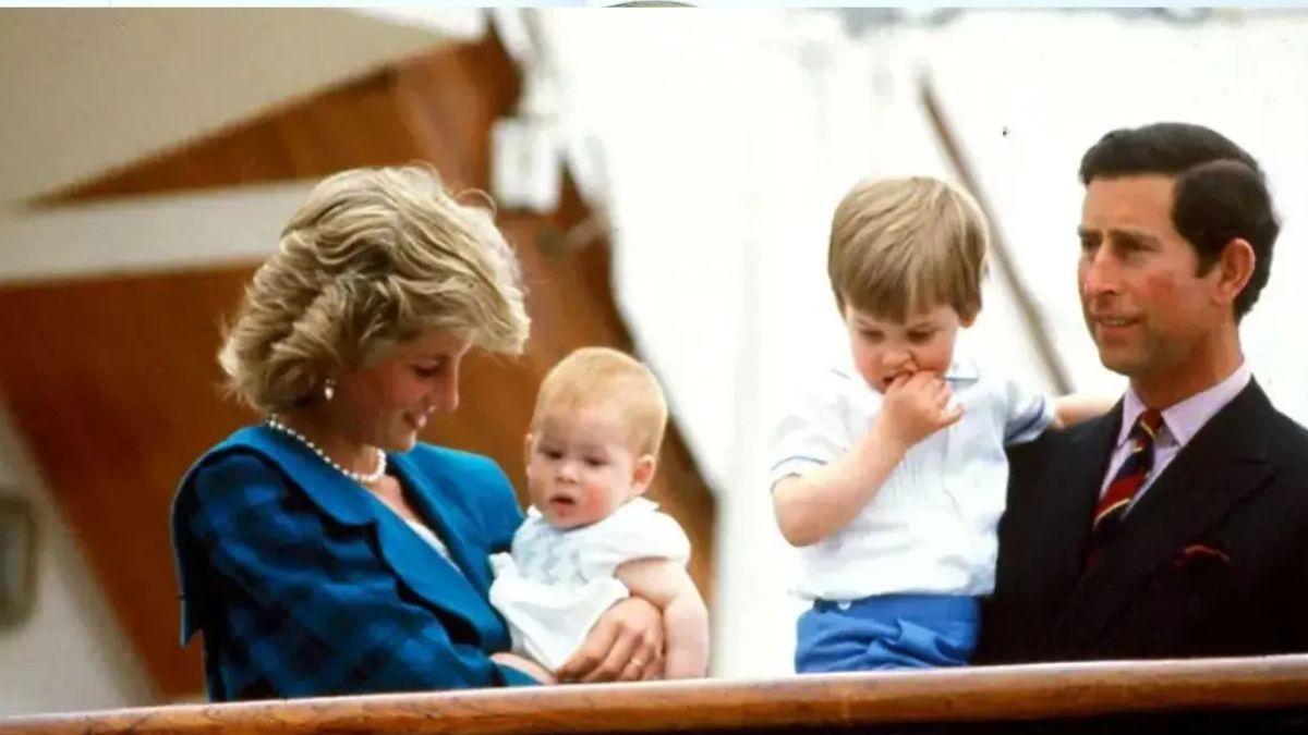 image of royal family