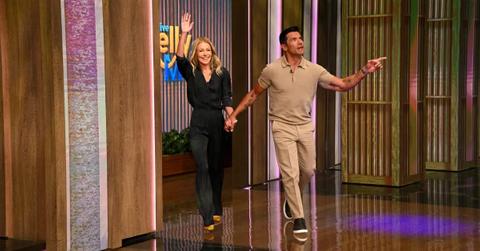 Photo of Kelly Ripa and Mark Consuelos.