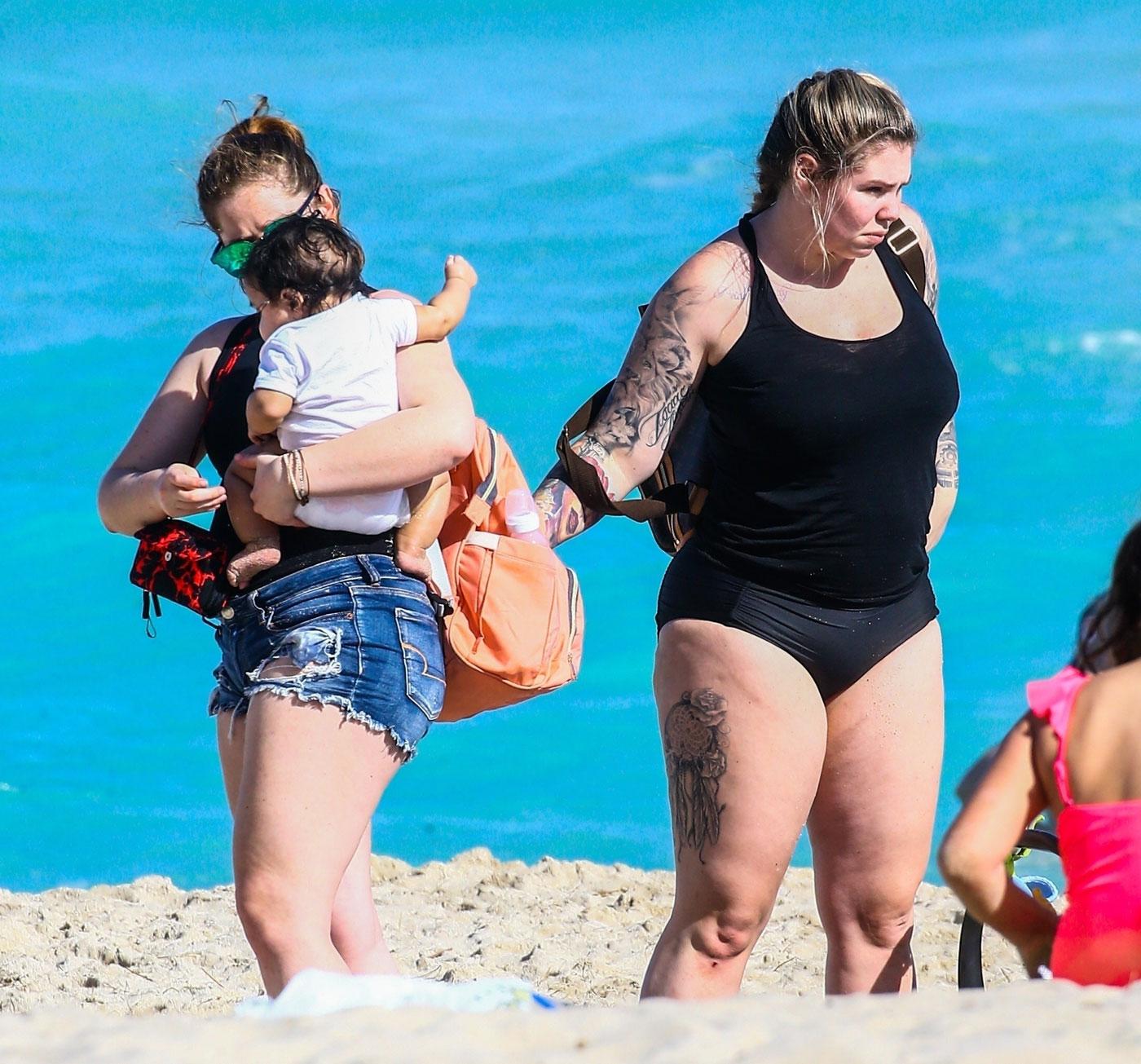 *EXCLUSIVE* Kailyn Lowry hits the beach with Baby Lux in Miami