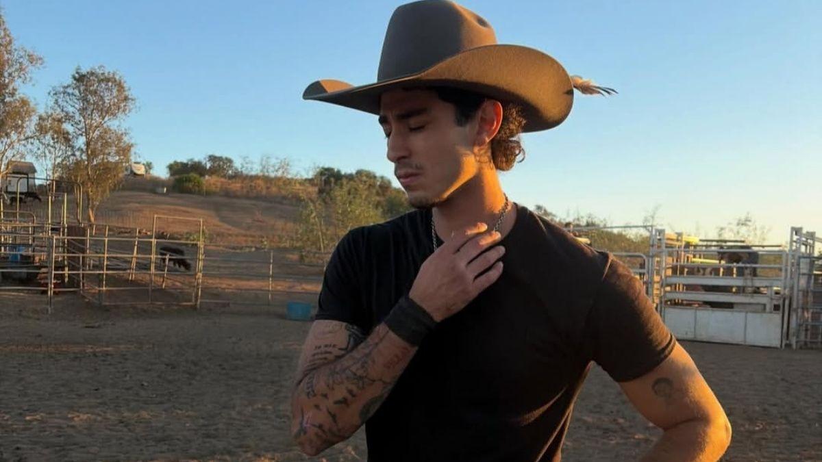 Image of Dylan Wolf was previously linked to Delilah Belle Hamlin.