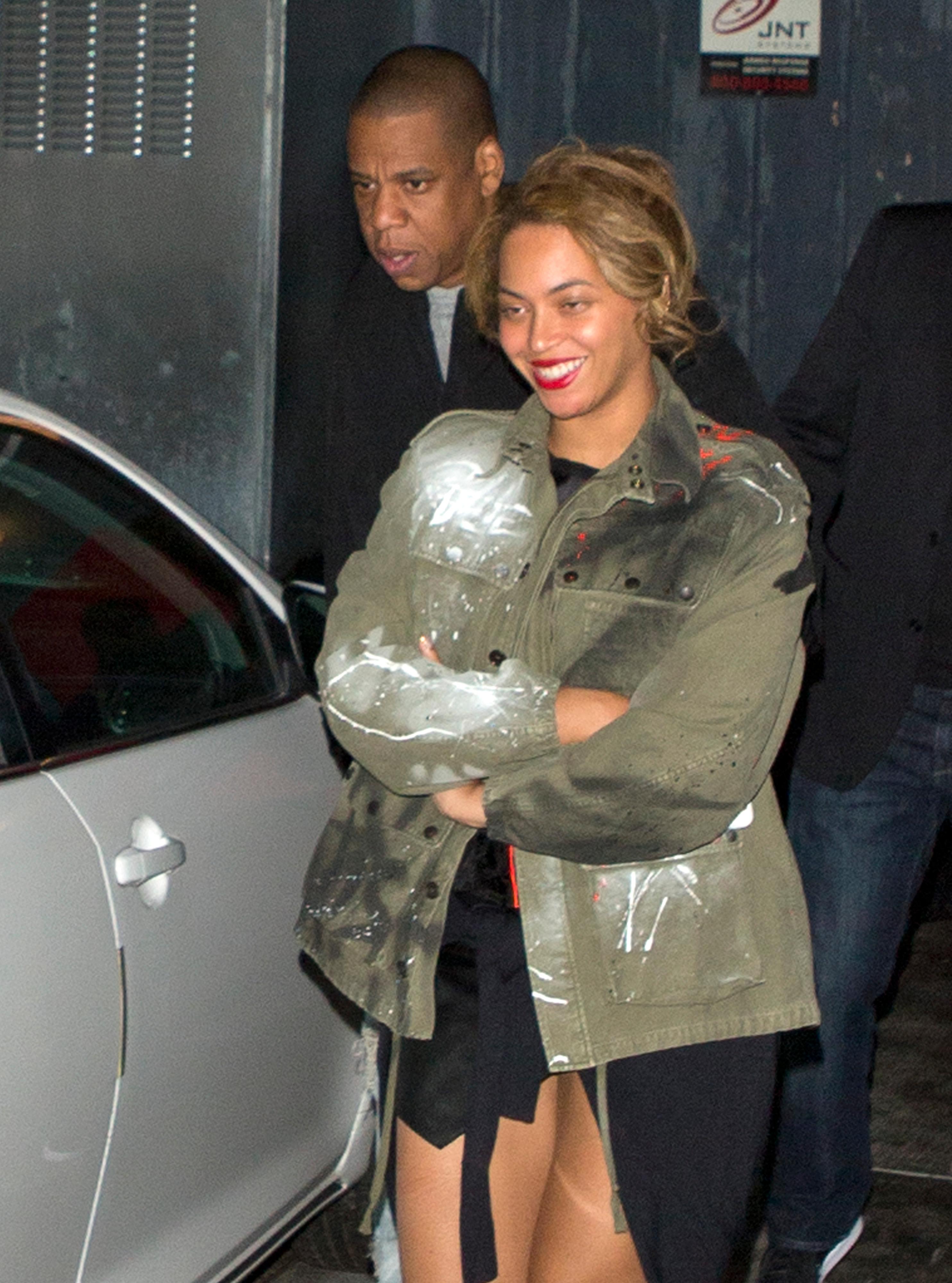 EXCLUSIVE: ** PREMIUM EXCLUSIVE RATES APPLY** Beyonce appears to be covering up a possible &#8216;Baby Bump&#8217; as her and Jay Z were seen leaving the back door of &#8216;Son of a Gun&#8217; Restaurant in Los Angeles, CA