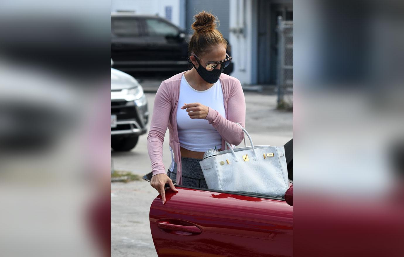 jennifer lopez ripped gym photos