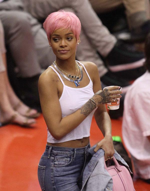 Rihanna best pink outfits looks 04