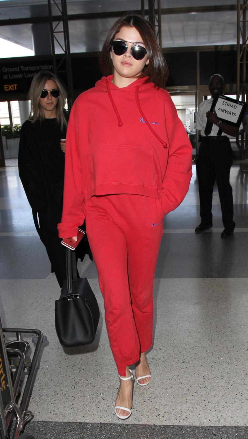 selena gomez no makeup airport