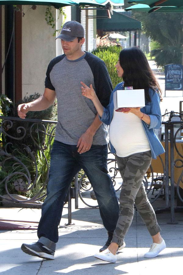 mila kunis pregnant baby bump