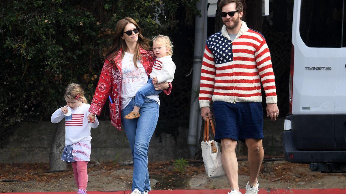 Photo of Chris Pratt & Katherine Schwarzenegger with their children