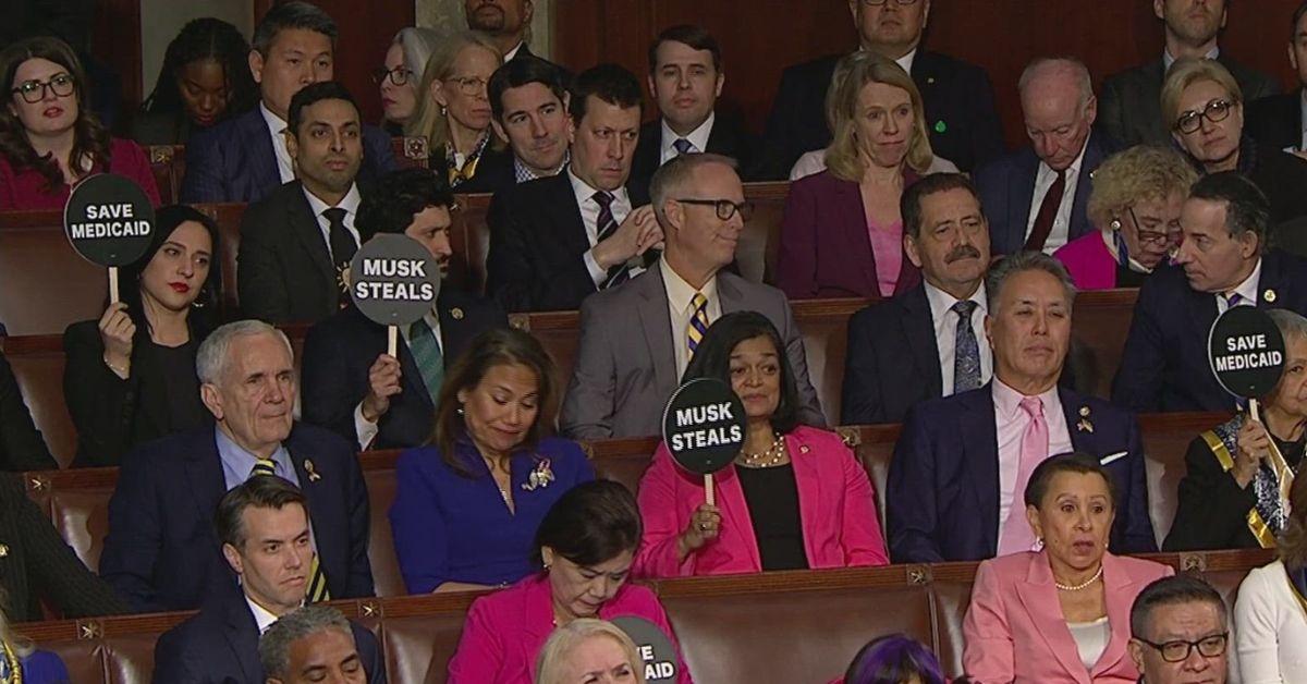 democrats ridiculed bingo signs protest president donald trump speech