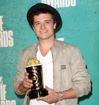 Josh hutcherson june4 mtv movie awards.jpg