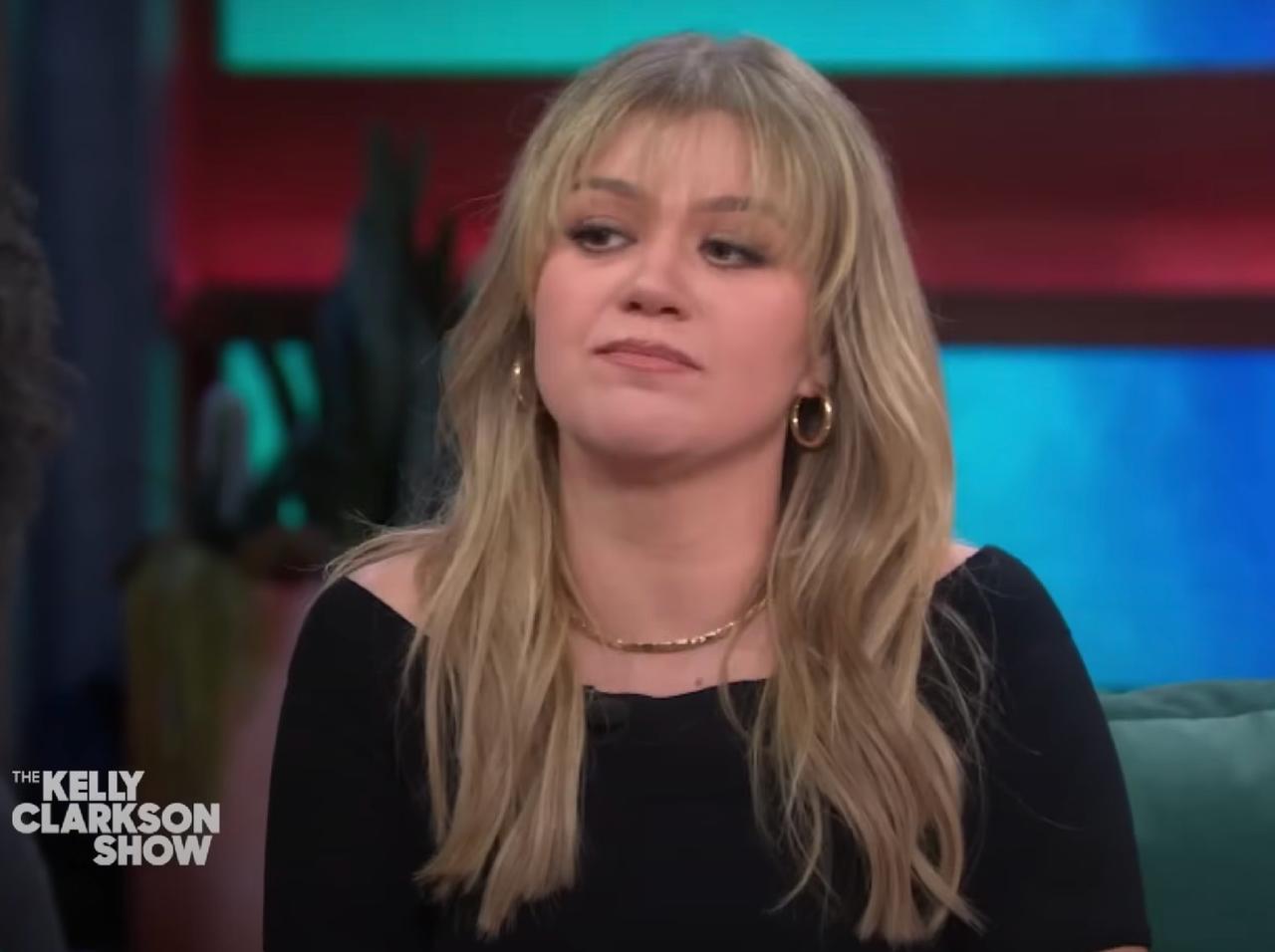 Kelly Clarkson Debuts New Bang Hairstyle During Talk Show: Photos