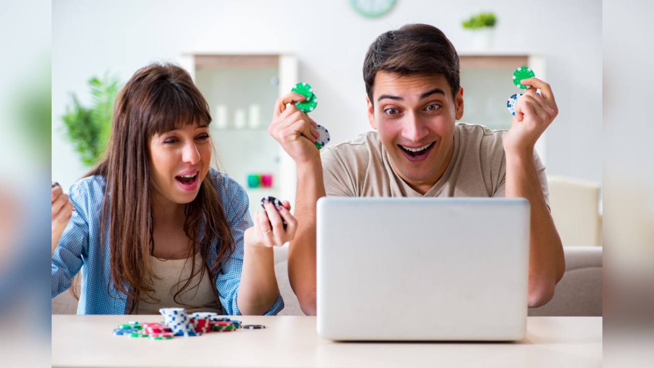how australian couples are turning game night into an online casino themed evening
