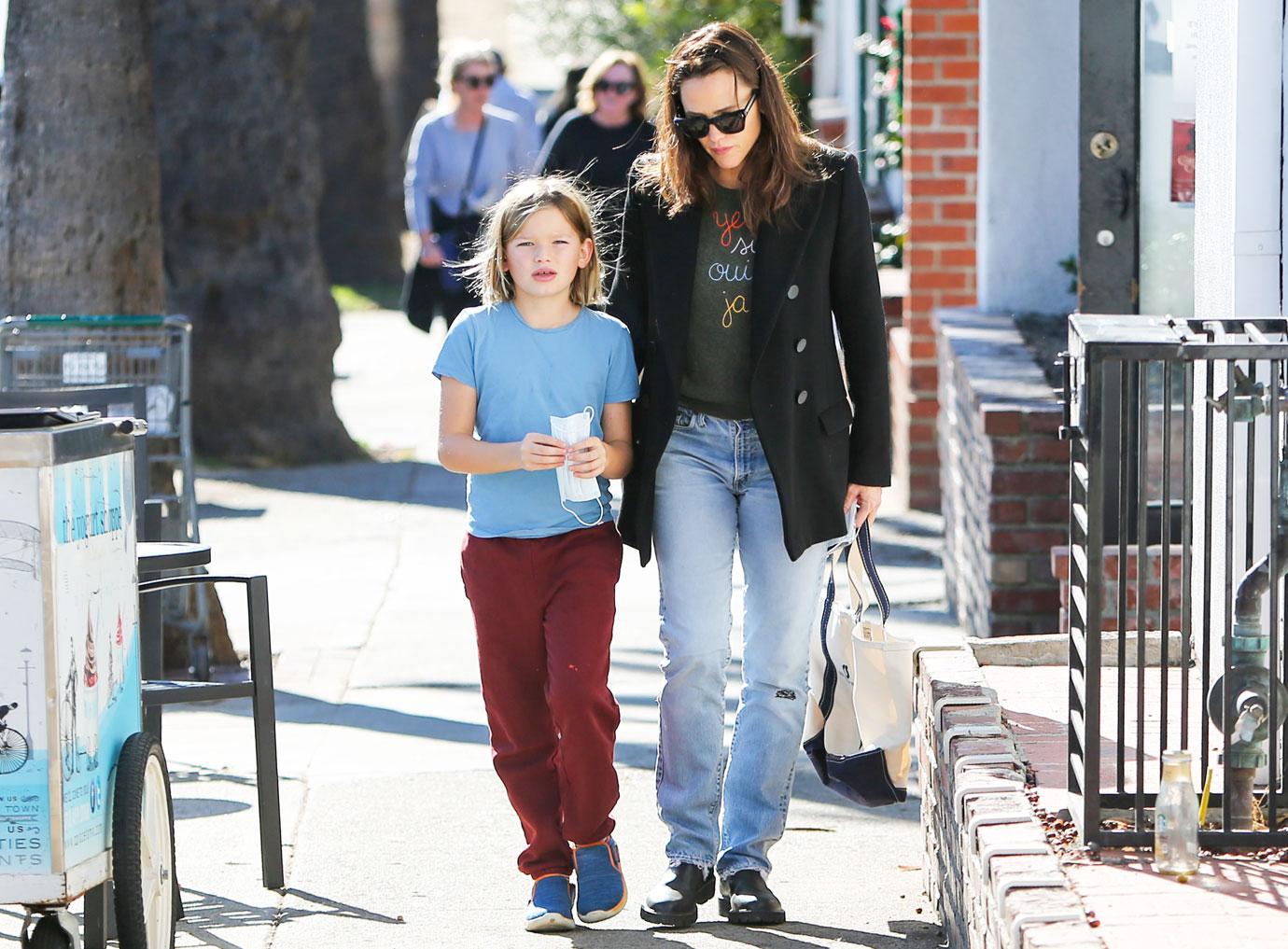 jennifer garner holds hands son samuel farmers market photos