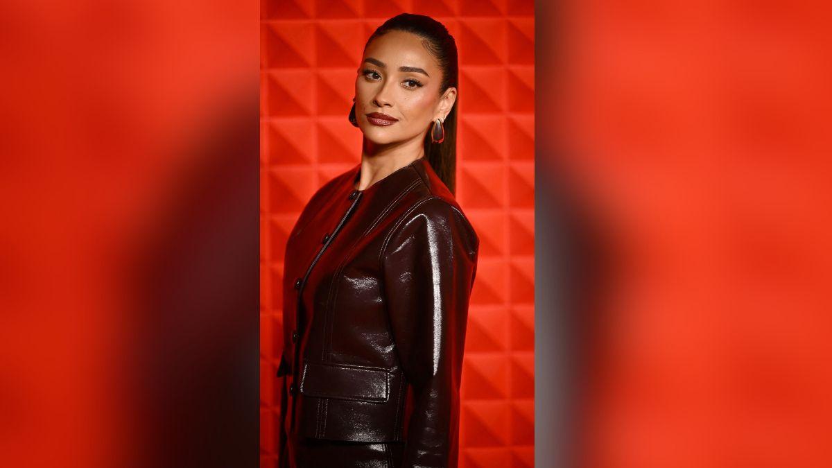 Image of Shay Mitchell stars in new 'Baywatch' TV series.